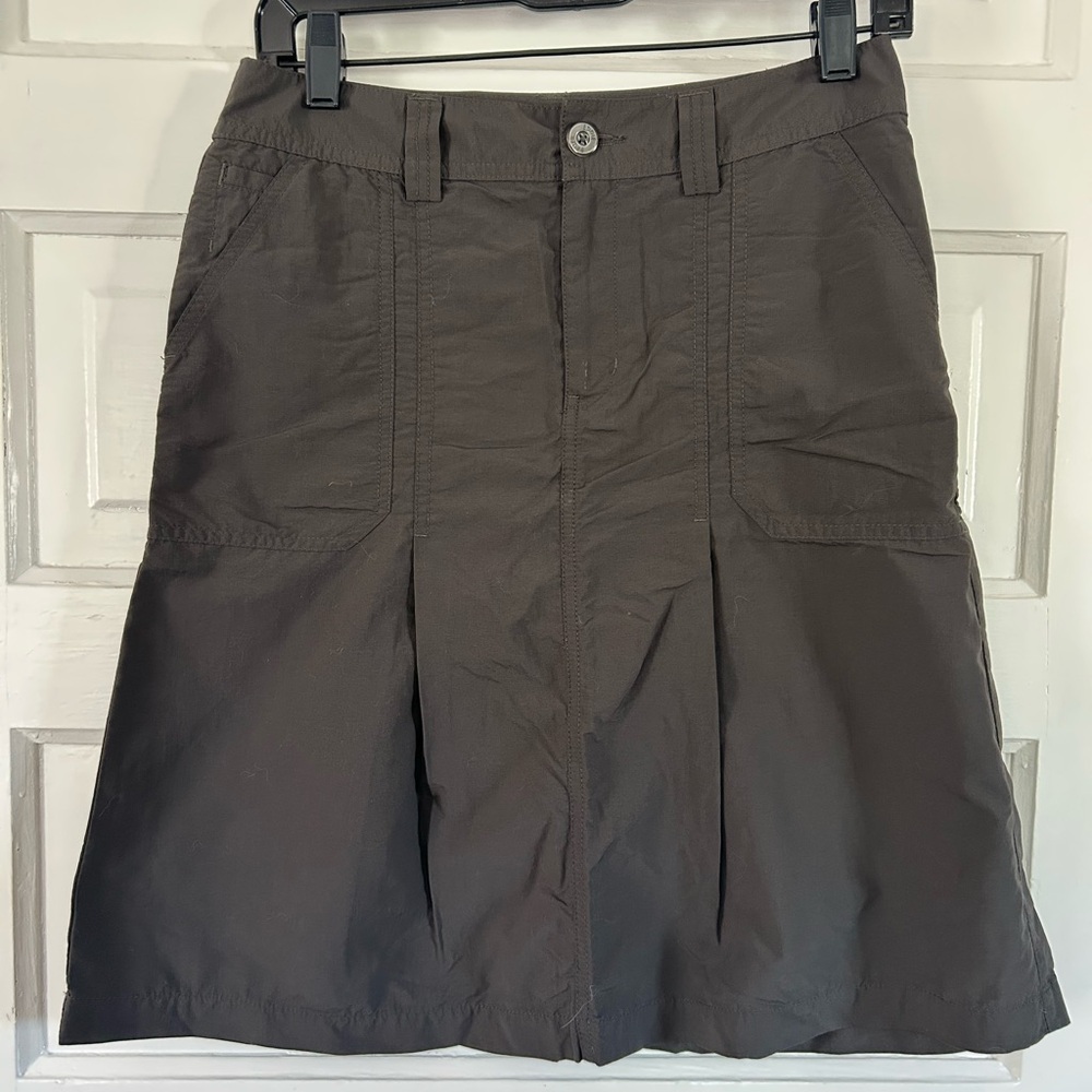 Eddie Bauer Women's Active Fit Nylon Skirt with Pockets. Size XS